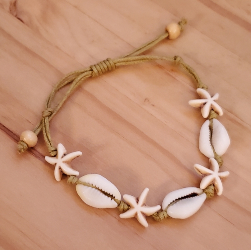 Beachy Seashell Bracelet